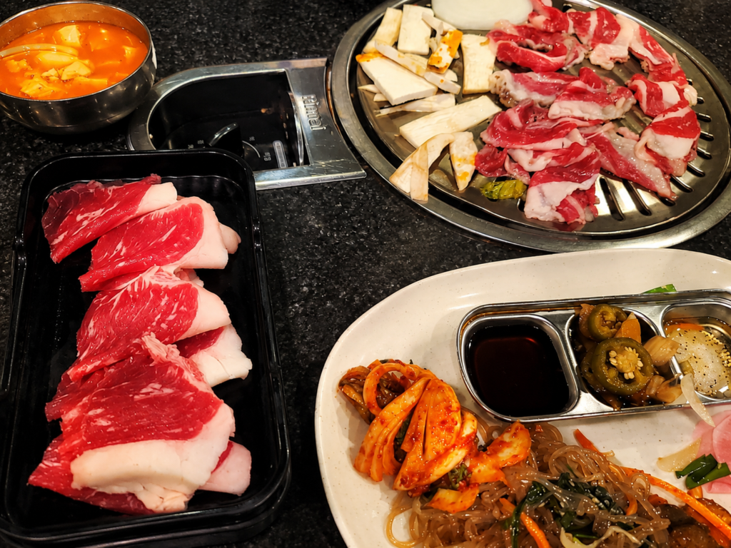 부에나팍 TOP BBQ GRILL 무제한 코리안 BBQ와 반찬